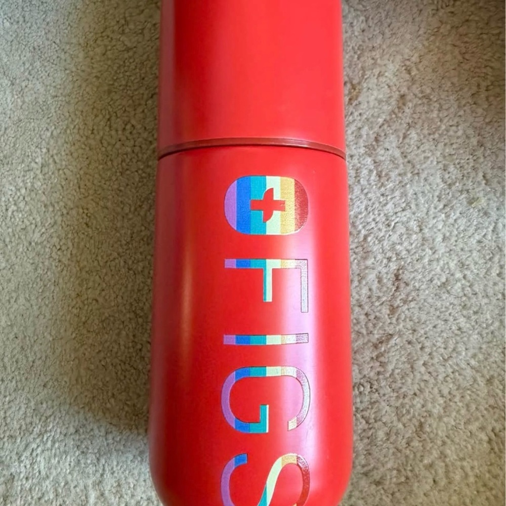 Figs logo bottle